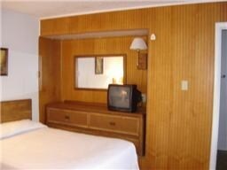 More Photos Of 699 Centerville Hwy, Hohenwald Hotel For Sale