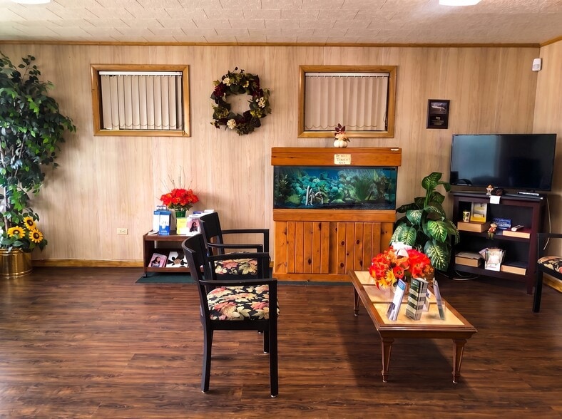 More Photos Of 302 W Main St, Bowling Green Healthcare For Sale