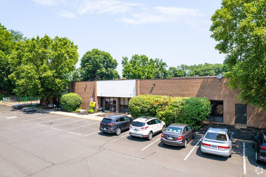 More Photos Of 2607 Interplex Dr, Trevose Office For Lease
