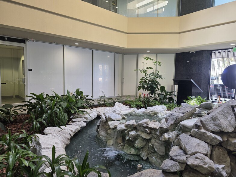 More Photos Of 2100 Aloma Ave, Winter Park Medical For Lease