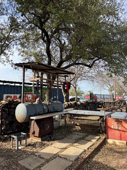More Photos Of 7080 W Highway 290, Dripping Springs General Retail For Lease