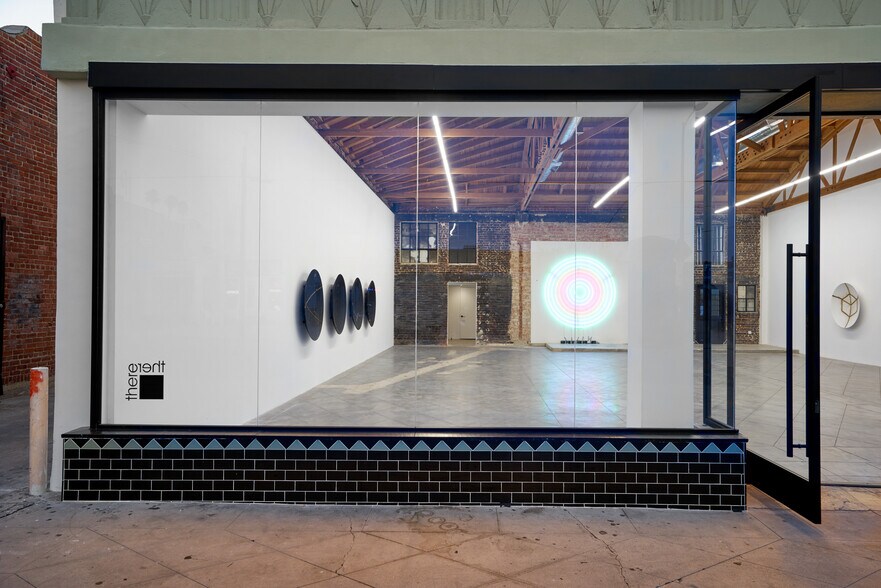 More Photos Of 4859-4851 Fountain Ave, Los Angeles General Retail For Sale