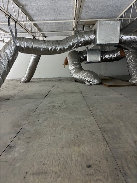 More Photos Of 4073 NE 5th Ter, Oakland Park Warehouse For Lease