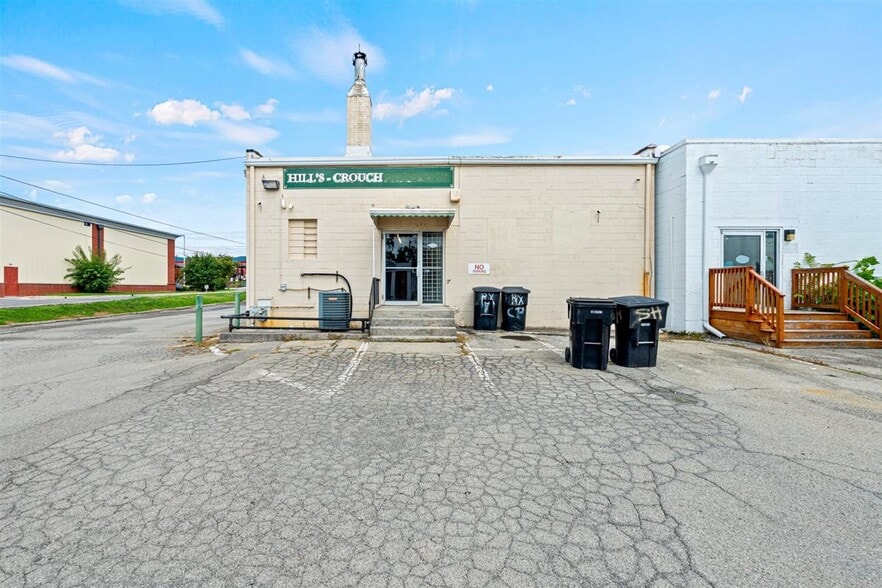 More Photos Of 7535 Williamson Rd, Roanoke Restaurant For Lease