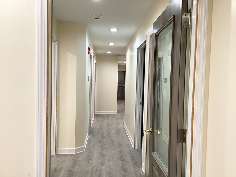 More Photos Of 5415 W Grand Ave, Gurnee Office For Lease