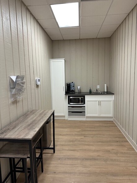 More Photos Of 27823 Highway Blvd, Katy Light Distribution For Lease