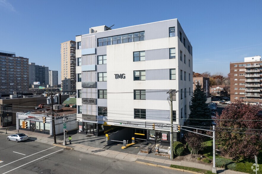 More Photos Of 2175 Lemoine Ave, Fort Lee Office For Lease