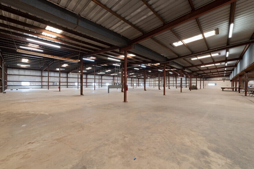 More Photos Of 14392 W Expressway 83, Harlingen Manufacturing For Lease