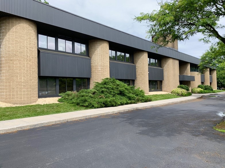 More Photos Of 2678 South Rd, Poughkeepsie Office For Lease