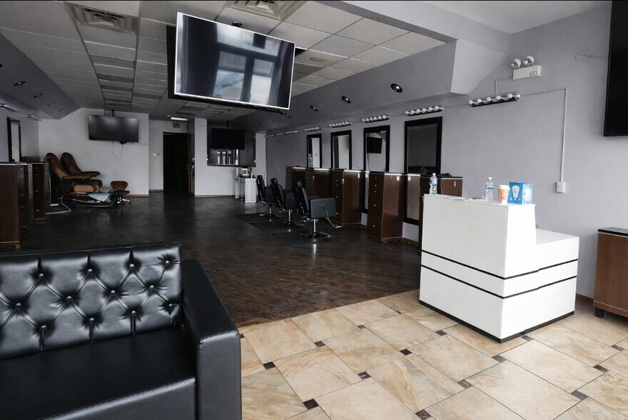 More Photos Of 7318 W Irving Park Rd, Norridge Storefront For Lease