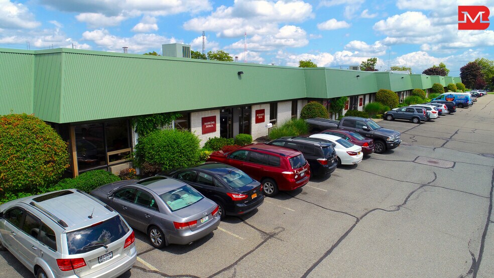 More Photos Of 60-90 Bridge Rd, Islandia Warehouse For Lease