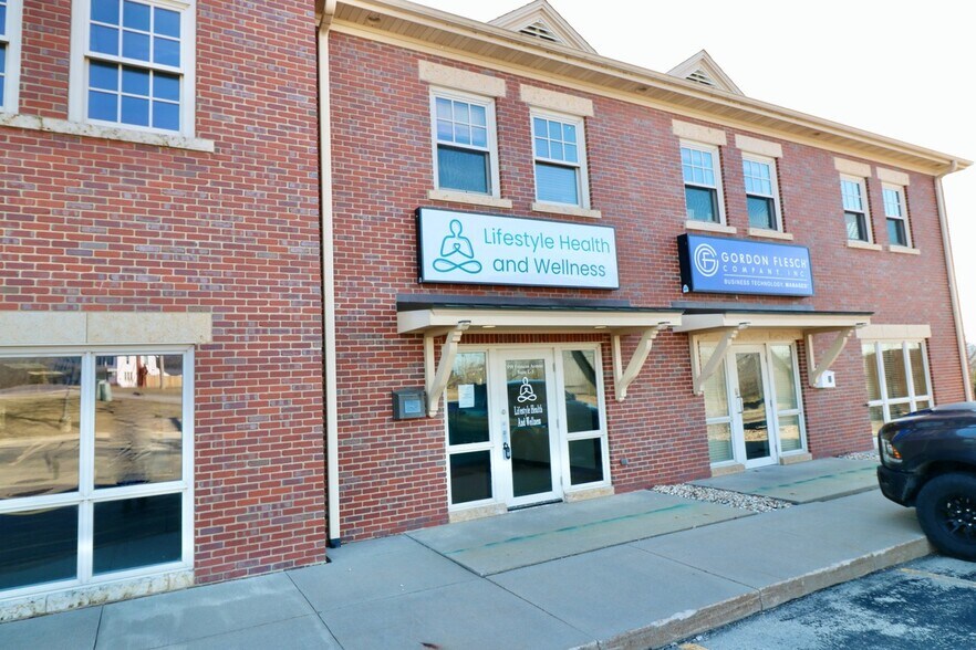 More Photos Of 998 Fremont Ave, Dubuque Office For Lease