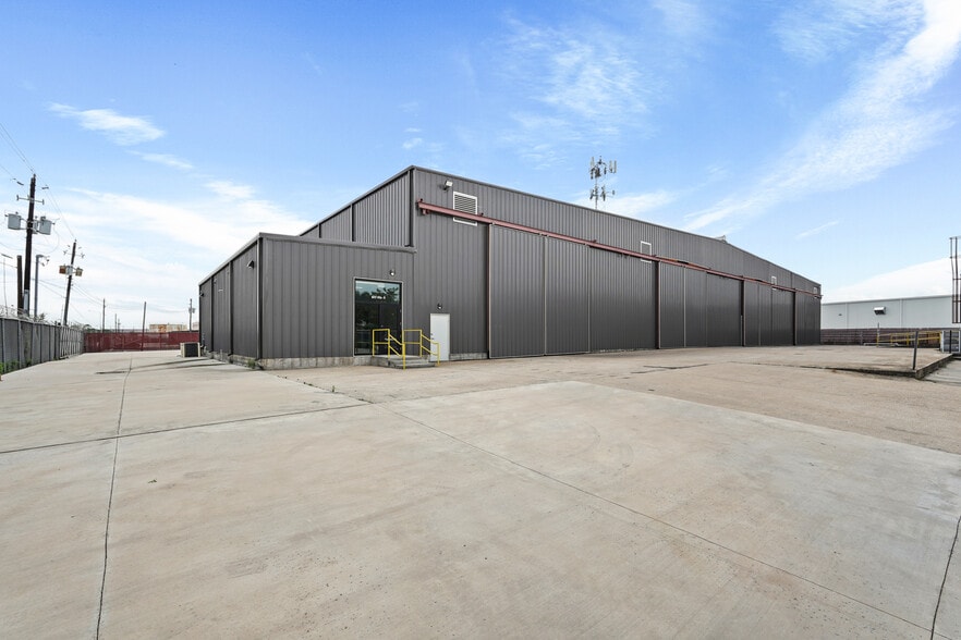 Primary Photo Of 8411 Villa Dr, Houston Warehouse For Lease