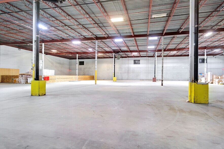 More Photos Of 8530 Av 8e, Montréal Warehouse For Lease