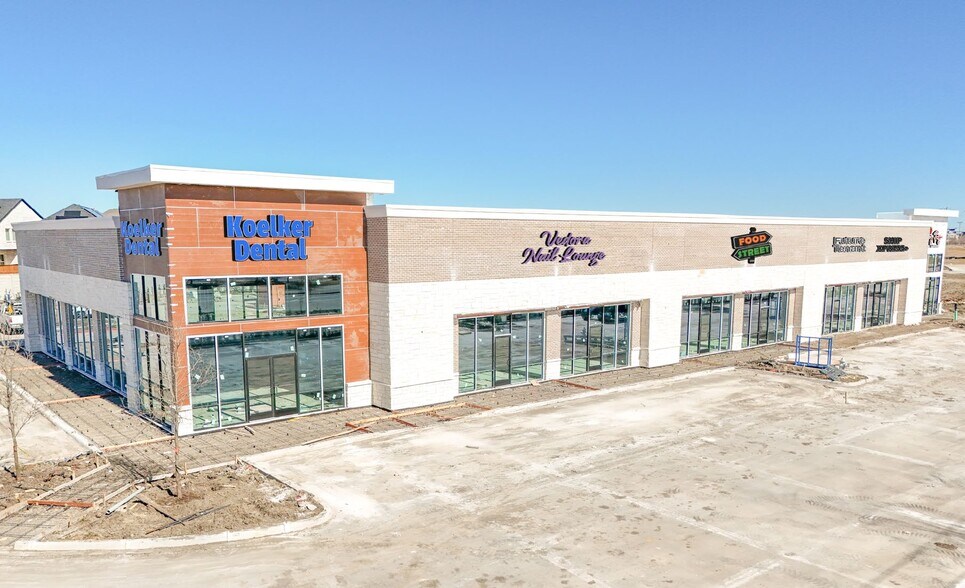 More Photos Of 960 W Exchange Pky, Allen General Retail For Sale