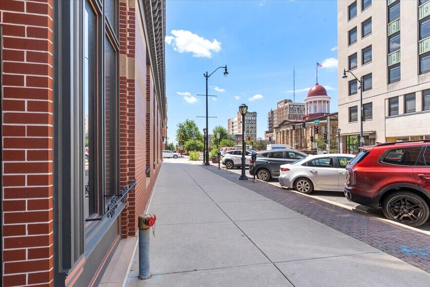 More Photos Of 200 S 6th St, Springfield Office For Sale