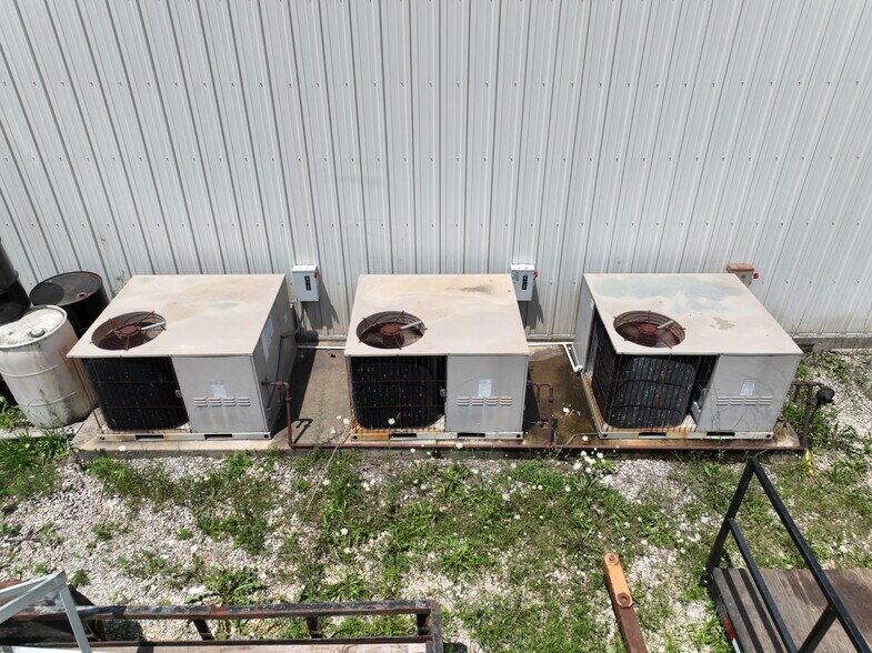 More Photos Of 100 Star Connection Dr, Wright City Warehouse For Sale