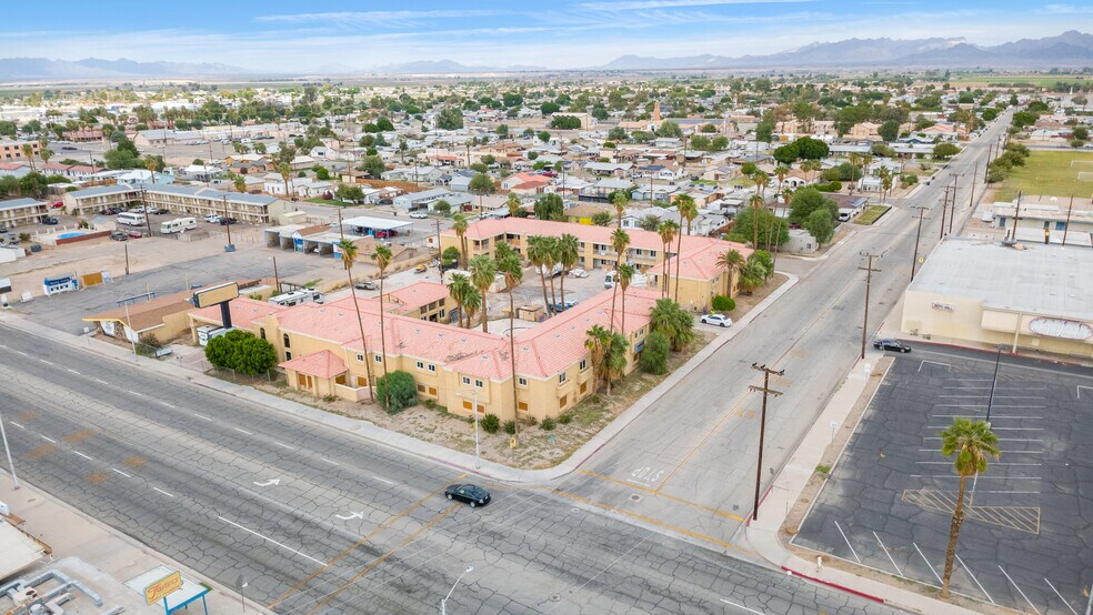 More Photos Of 545 E Hobson, Blythe Apartments For Sale