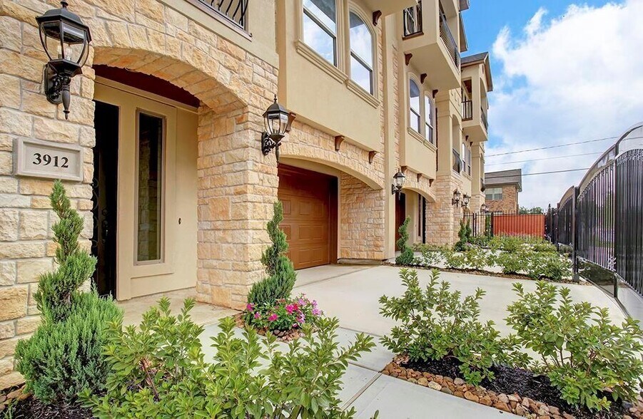 More Photos Of 3912 Ennis St, Houston Specialty For Sale