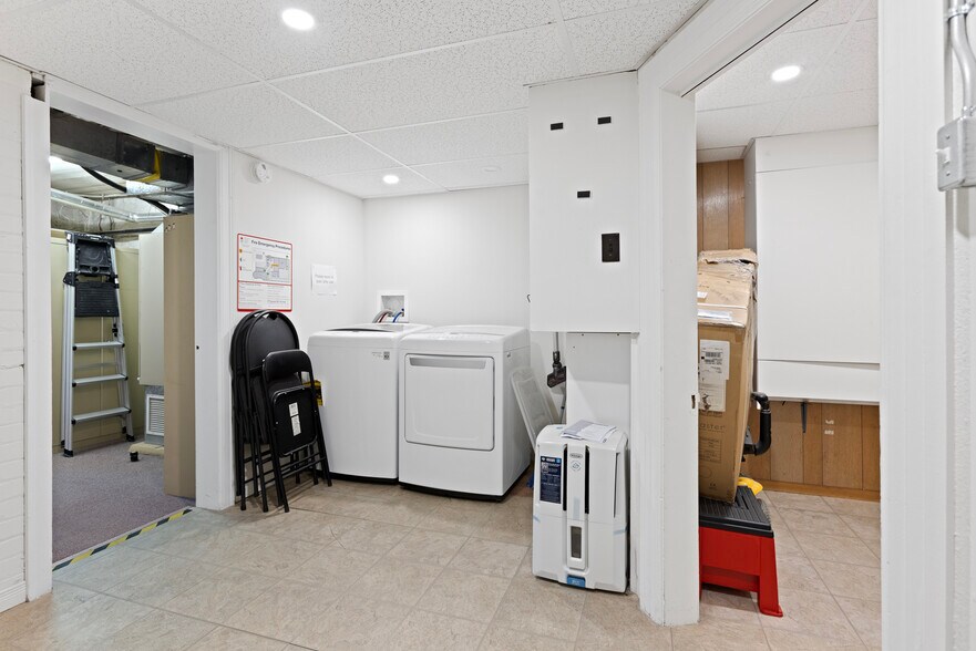 More Photos Of 307 Gilmour St, Ottawa Office For Sale