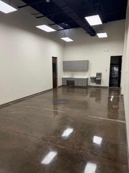 More Photos Of 1700 Wirt Rd, Houston Warehouse For Lease