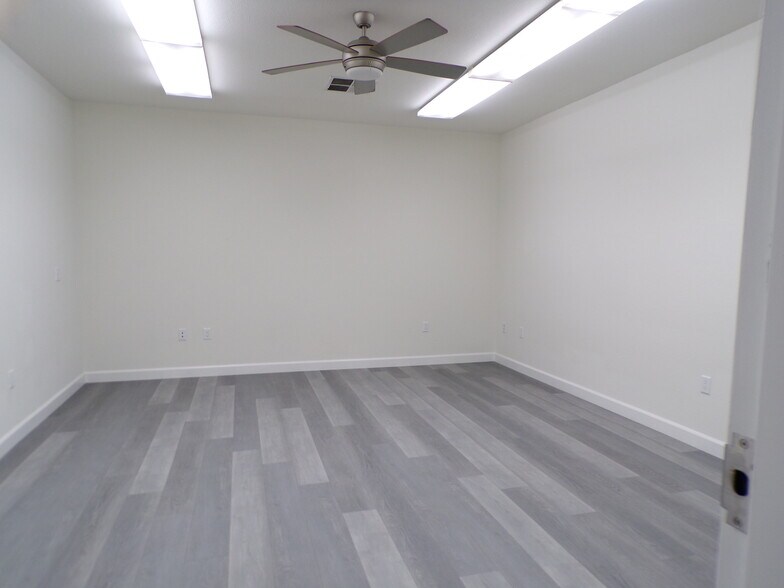 More Photos Of 953 Washington St, San Carlos Warehouse For Lease