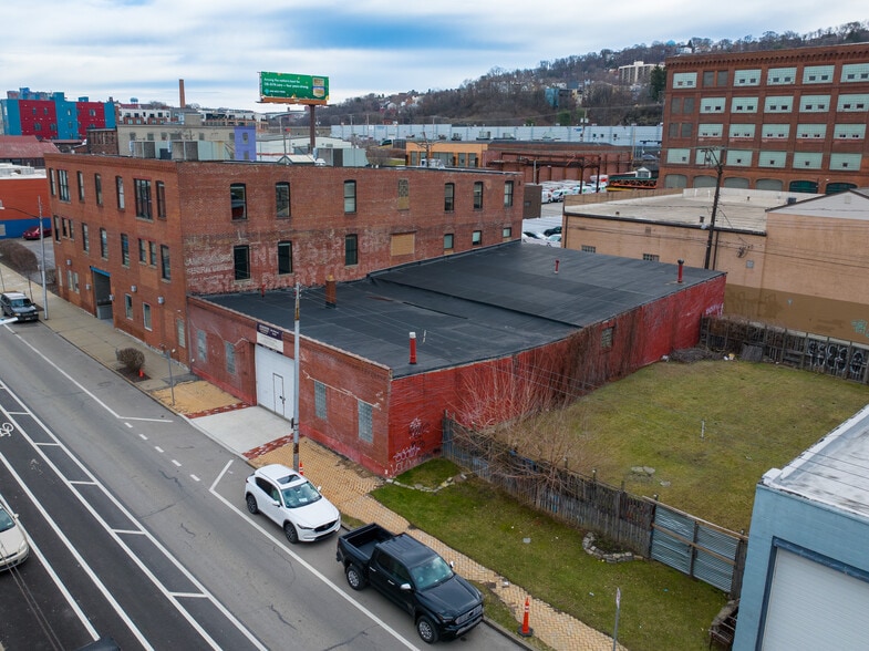 More Photos Of 3014 Penn Ave, Pittsburgh Auto Repair For Lease