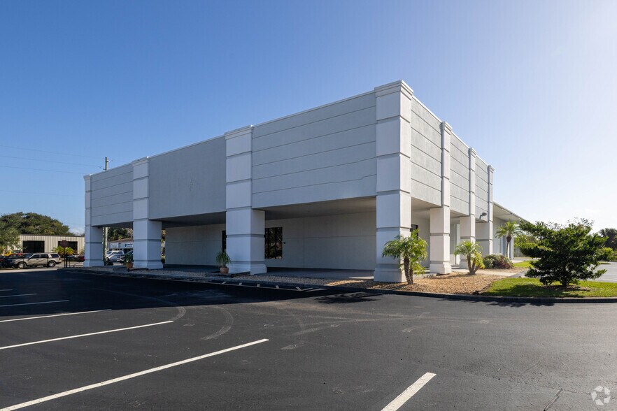 More Photos Of 855 N Highway 17-92, Longwood Storefront For Lease