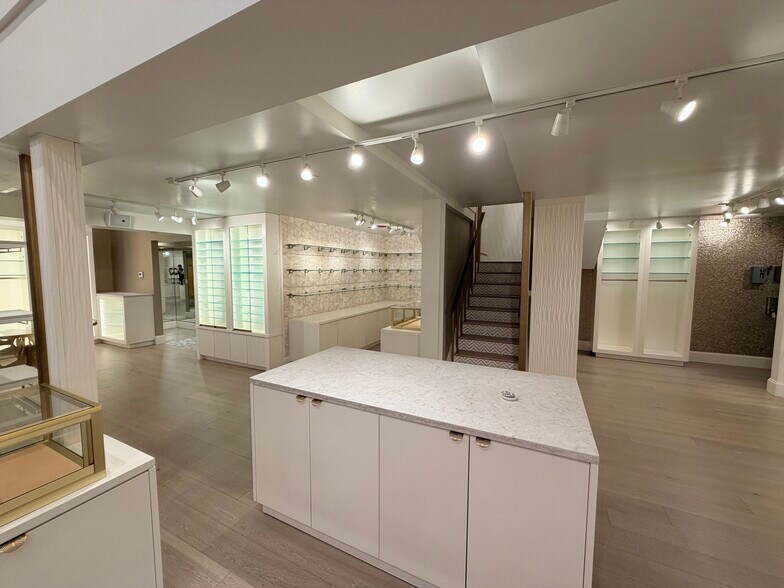 More Photos Of 110 E Delaware Pl, Chicago Apartments For Sale