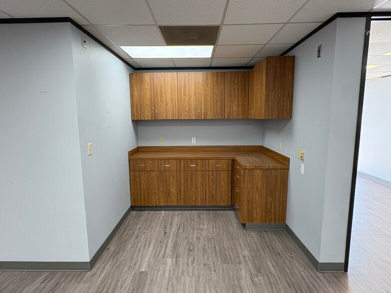More Photos Of 1602 N Mechanic St, El Campo Land For Lease