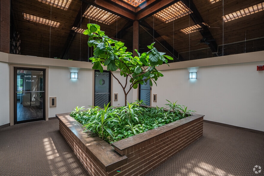 More Photos Of 1220-1280 Iroquois Ave, Naperville Unknown For Lease