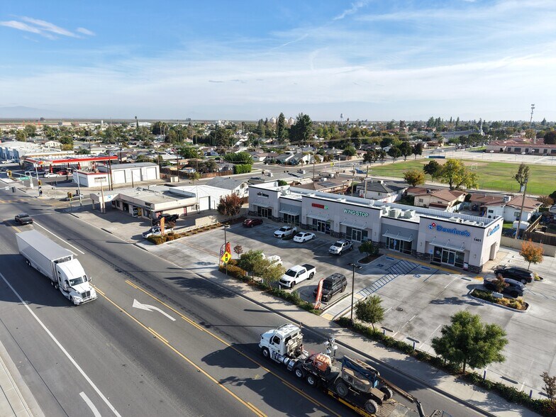 More Photos Of 1311 Highway 46, Wasco General Retail For Lease