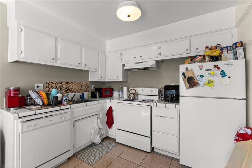 More Photos Of 915 Johnfer Way, Sacramento Apartments For Sale