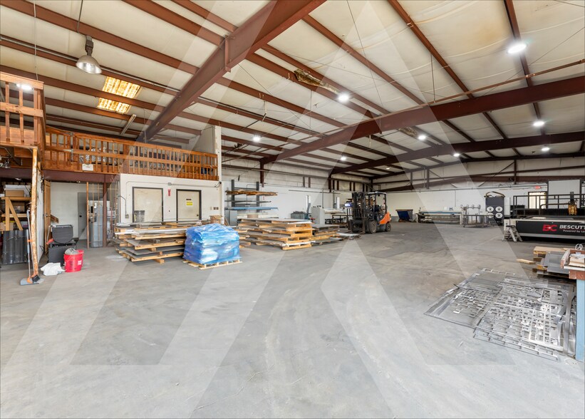 More Photos Of 8401 W Monroe Rd, Houston Warehouse For Lease