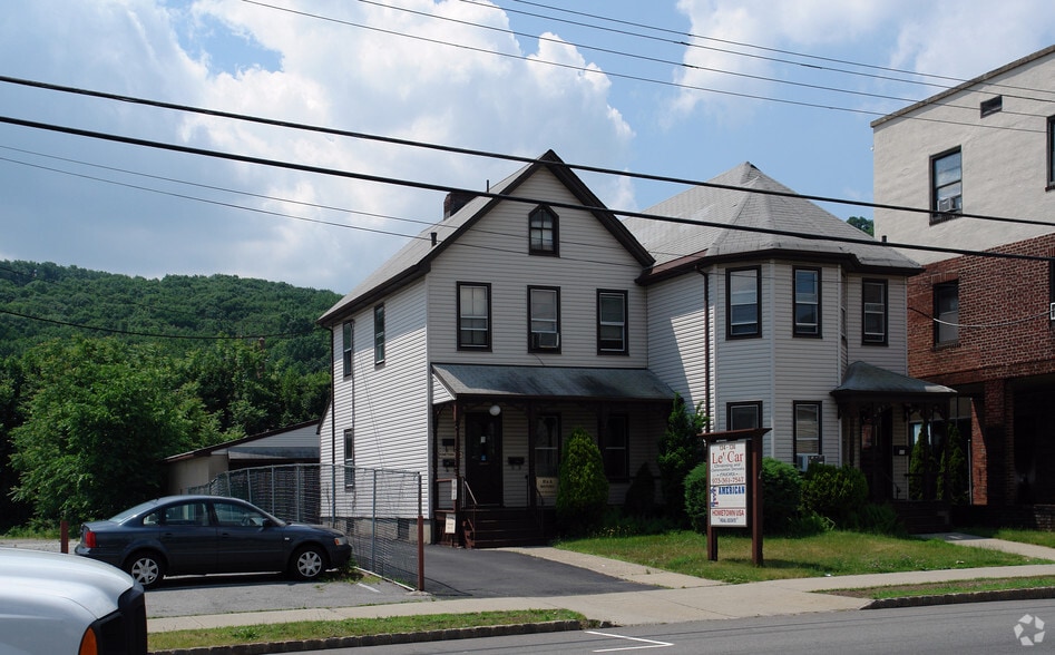 Primary Photo Of 134-136 E Blackwell St, Dover Office Residential For Lease