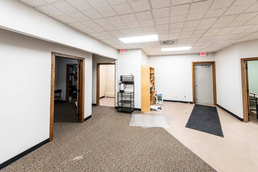 More Photos Of 1119 N 42nd St, Grand Forks Office For Lease