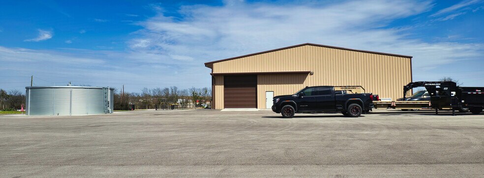 More Photos Of 109 Alamirah, Hutto Warehouse For Lease