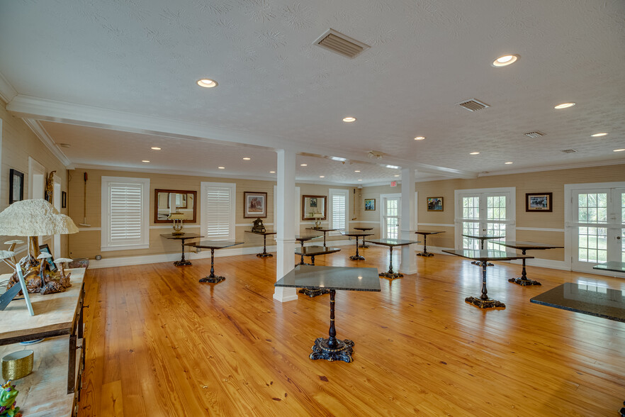 More Photos Of 107 N Broadway St, Fellsmere Hotel For Sale