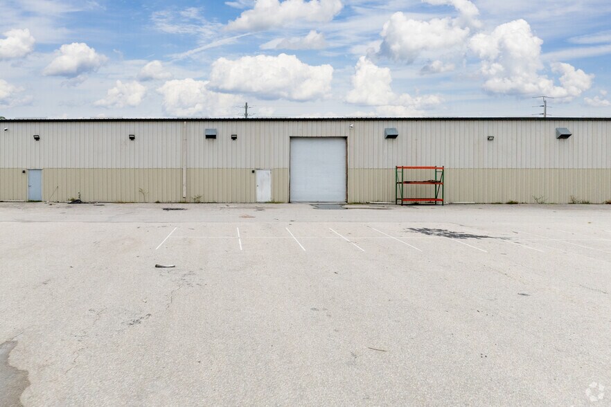More Photos Of 17195 Jean St, Fort Myers Warehouse For Lease