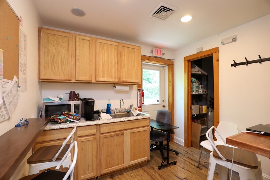 More Photos Of 216 Rt. 32, New Paltz Medical For Sale