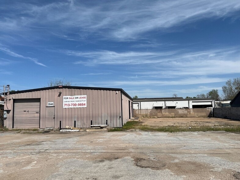 More Photos Of 3540 Oak Forest Dr, Houston Light Manufacturing For Sale
