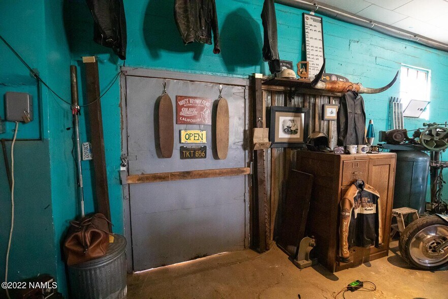 More Photos Of 213 N Kinsley Ave, Winslow Storefront For Sale