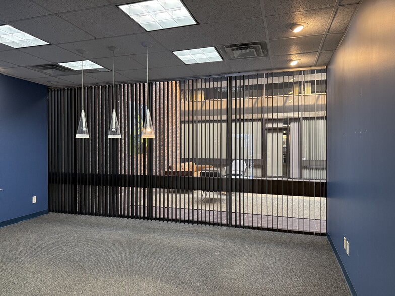 More Photos Of 838 W Long Lake Rd, Bloomfield Hills Office For Lease