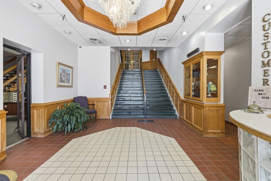 More Photos Of 117 E 4th St, Joplin Office For Sale