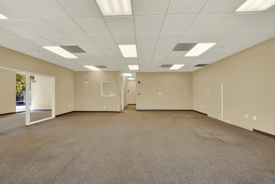 More Photos Of 3338 N Texas St, Fairfield Freestanding For Sale