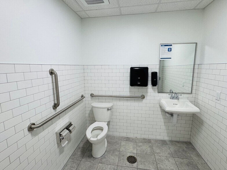 More Photos Of 603 W Broad St, Falls Church Storefront Retail Office For Lease