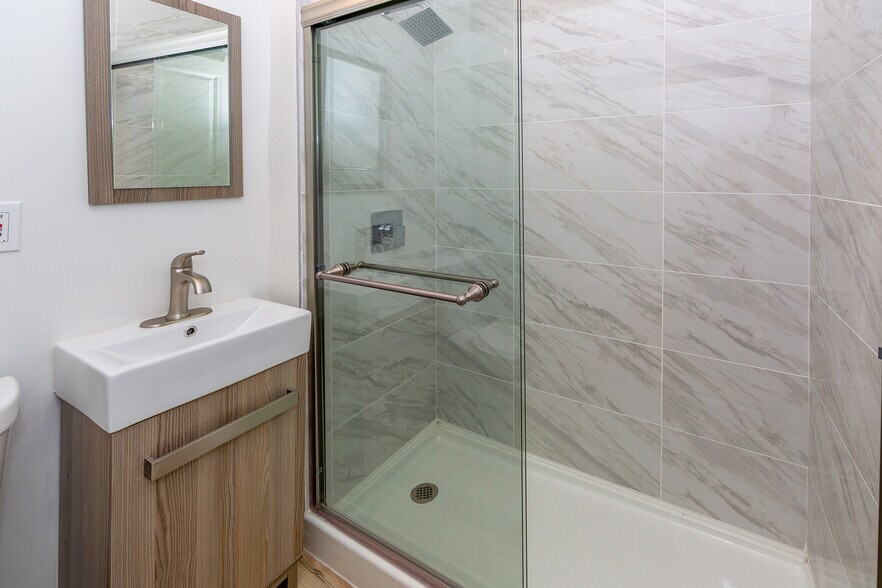 More Photos Of 1430 Linden Ave, Long Beach Multifamily For Sale
