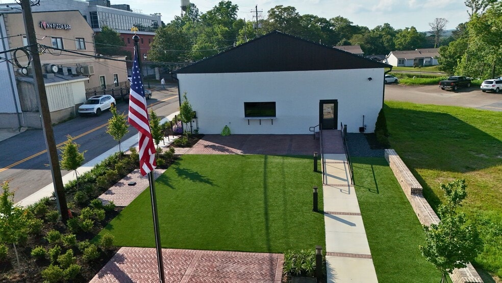 More Photos Of 30 Wall St, Jasper Auto Repair For Lease