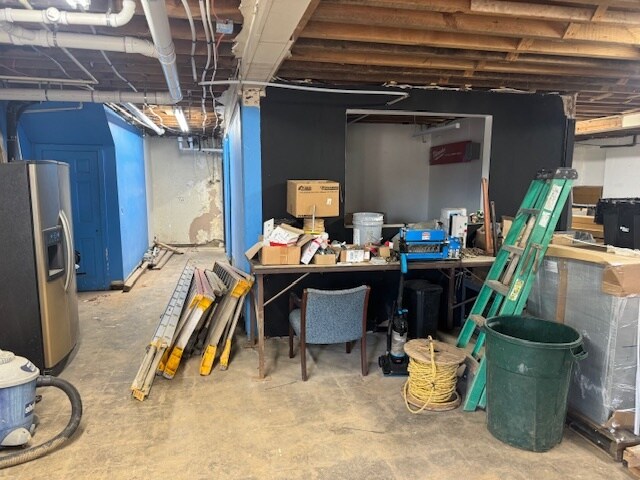 More Photos Of 3 Salisbury St, Lexington Flex For Lease