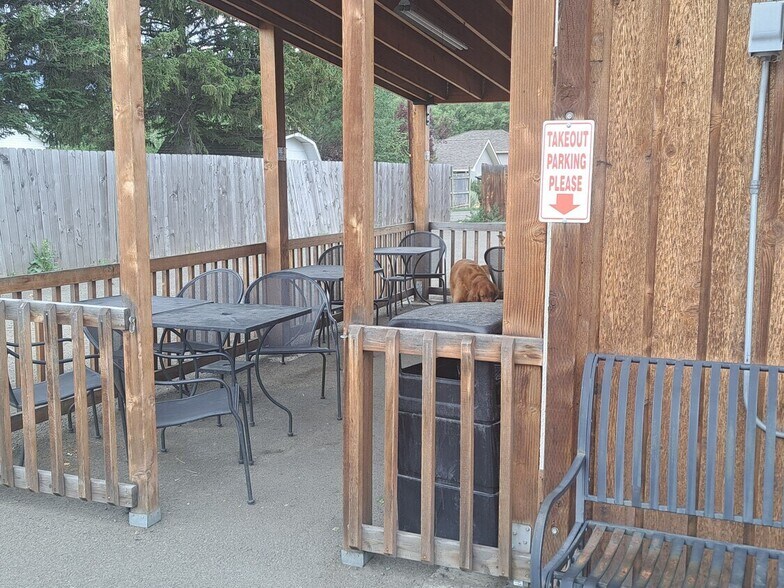 More Photos Of 500 W North St, Enterprise Restaurant For Sale